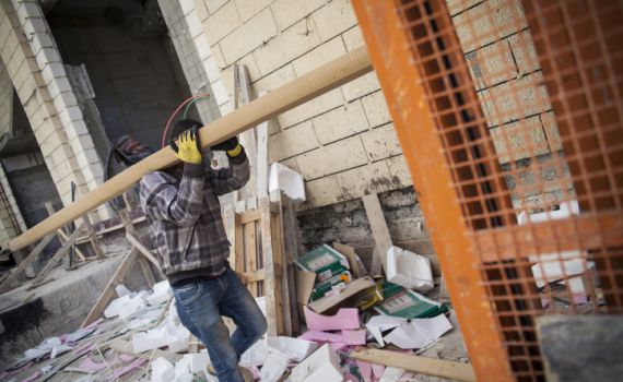 כוחות הביטחון הוקפצו: מכות בין פועלים באלקנה