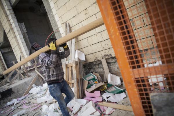 כוחות הביטחון הוקפצו: מכות בין פועלים באלקנה