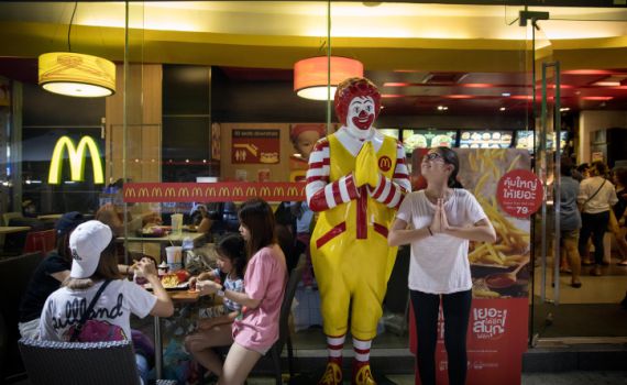 מקדונלדס זכתה במכרז בנתב"ג: "בושה!"