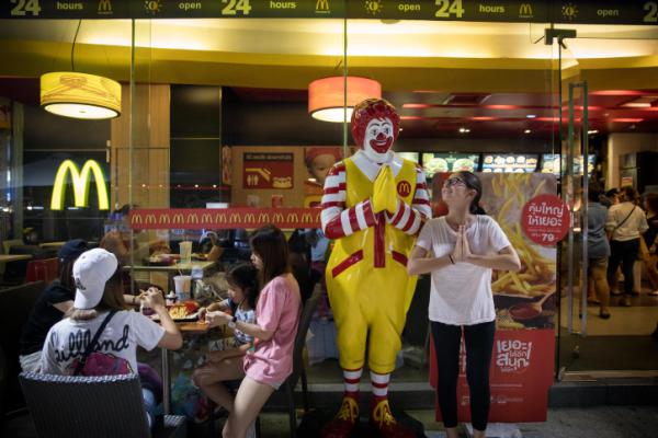 מקדונלדס זכתה במכרז בנתב"ג: "בושה!"