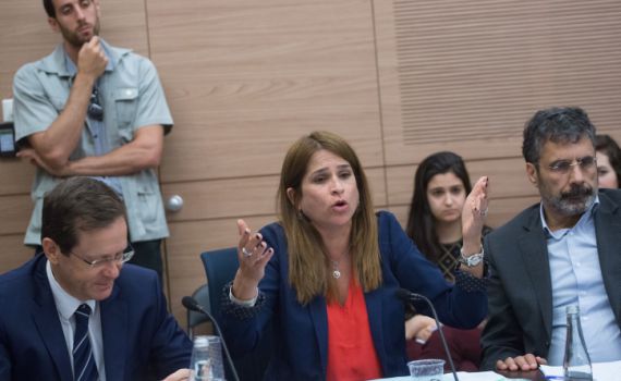 חיזוק מבחוץ: "יוגב בכל פעם התנגח בבנט, הייתי המומה"