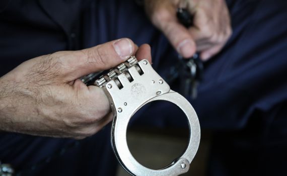 החשוד באונס בת ה-7 עשוי להשתחרר היום למעצר בית