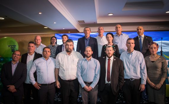 פוליטיקאים סרוגים, אתם לא בסמינריון של בני עקיבא