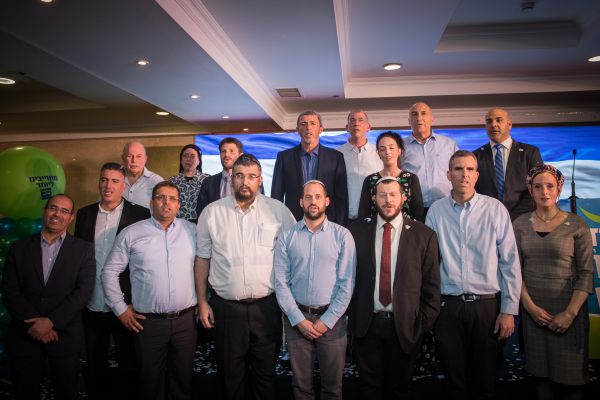 פוליטיקאים סרוגים, אתם לא בסמינריון של בני עקיבא