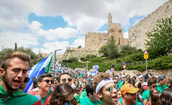 מספיק לציין בעיות בירושלים/ תנו לעיר לחגוג!