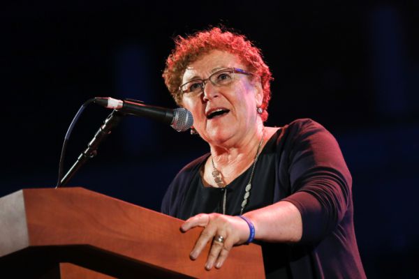 צפו בברכה המרגשת של מרים פרץ לרב רפי