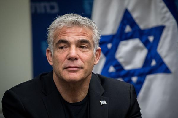 אופס | האם יאיר לפיד נתפס בשקר בשידור? האזינו