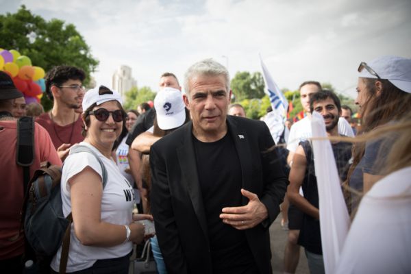 לפיד: "הגירעון משתולל אבל 'מר כלכלה' לא קשור לעניין"