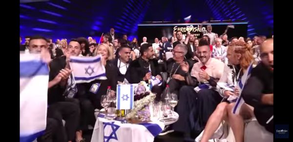 צפו: יוצר השיר home עונה למבקרים בשיר חדש