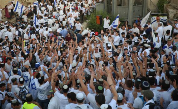 גלריית ענק: רבבות חגגו בריקוד הדגלים. תיעוד