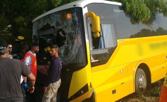 אוטובוס הסעות ירד מהכביש; 35 ילדים נפצעו