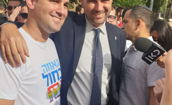 קריאות בוז לשר המשפטים הנכנס במצעד הגאווה