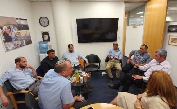 בכירים בבית היהודי לרב רפי: "לחבור לאיילת שקד"