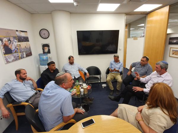 בכירים בבית היהודי לרב רפי: "לחבור לאיילת שקד"