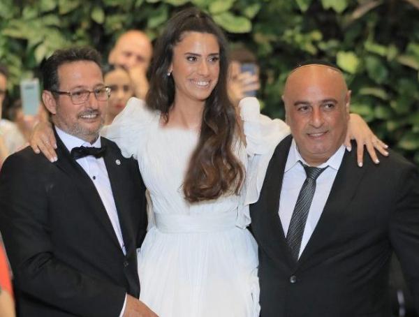 הכלה שברה את הרגל – האבא נשא אותה לחופה