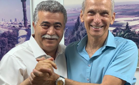 בר-לב: "פרץ יכול להסתכל לנתניהו בלבן של העיניים"