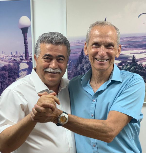 בר-לב: "פרץ יכול להסתכל לנתניהו בלבן של העיניים"