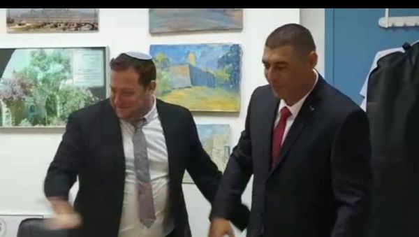 "לצערי יש אצלכם שתומכים במנהיגים מושחתים אצלנו"