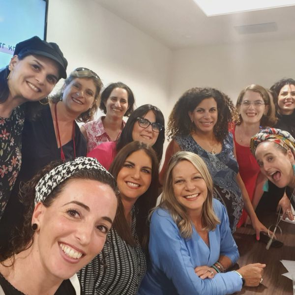 "אי של שפיות": היוזמה הנשית של עידית סילמן