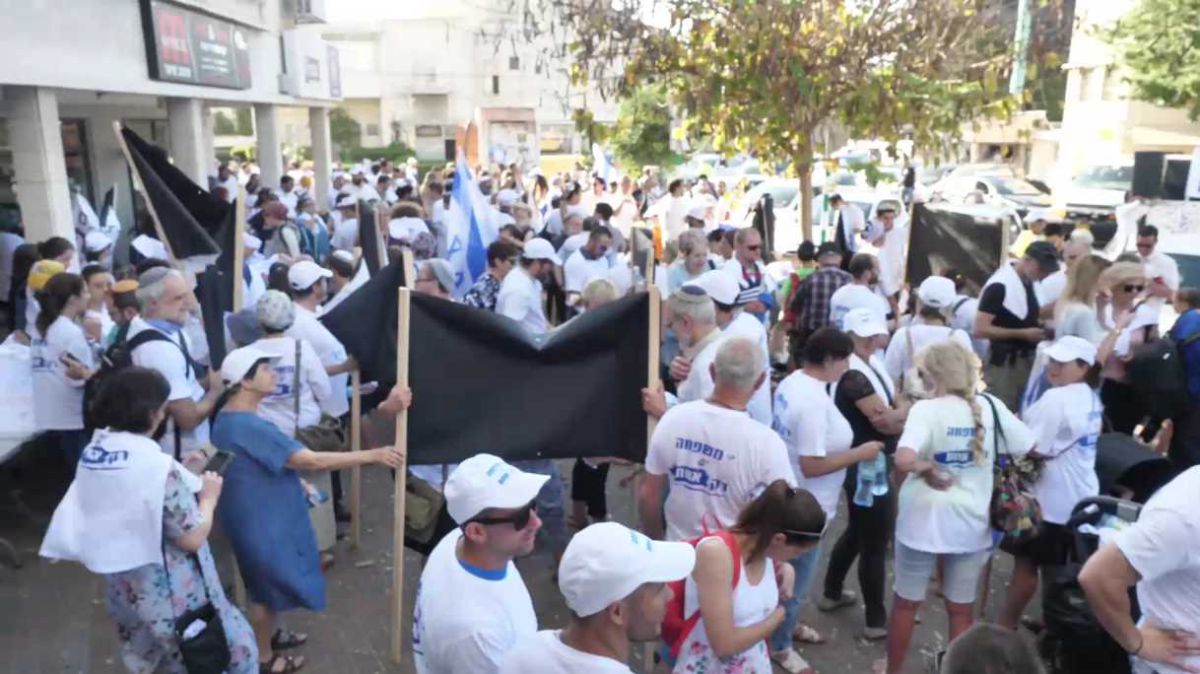 הרוב הדומם מתעורר ונאבק בסתימת הפיות הלהט"בית