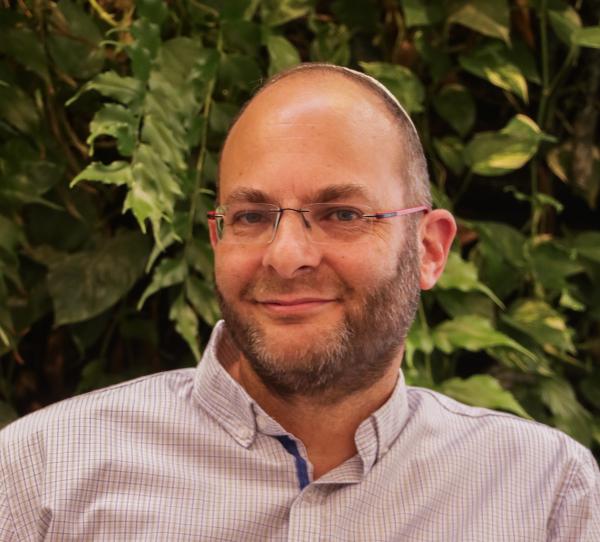 ליאור אנגלמן לסרוגים: גם מלמד תורה וגם יוצר וכותב