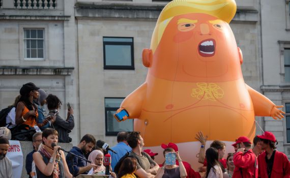 בריטניה: הפגנת ענק נגד ביקורו של טראמפ במדינה