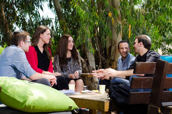 סטודנטים לשופט הנדל: סייע להשתתפותנו בבחירות