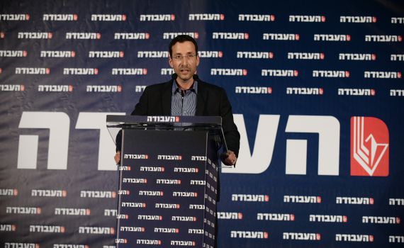 "לא נוטש את הבית"; איציק שמולי נשאר בעבודה