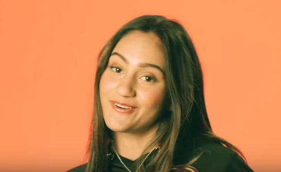 צפו: אגם בוחבוט מככבת בקליפ של "מלך האריות"