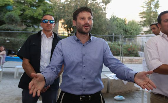 סמוטריץ: "מתייצב לצידו, יכולים לכוון את הרובים אלי"