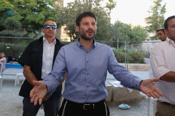 סמוטריץ: "מתייצב לצידו, יכולים לכוון את הרובים אלי"