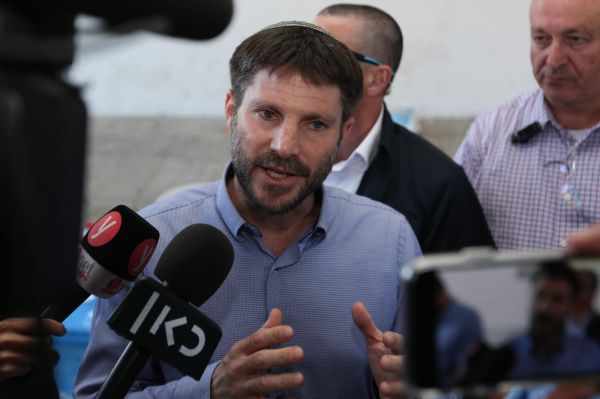 סמוטריץ' מאשים: "אבו מאזן הוא האחראי לפיגוע, נקודה"