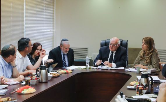 מנדלבליט סיכם על הגברת אכיפה בעבירות בחירות