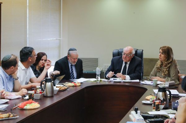 מנדלבליט סיכם על הגברת אכיפה בעבירות בחירות