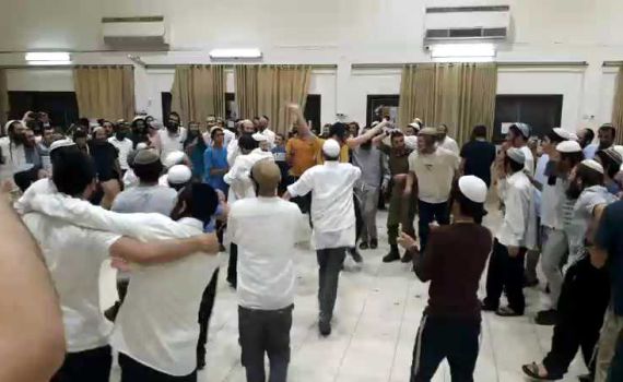 צפו: אחרי הזיכוי של הרב טל חגיגות בישיבת תורת החיים