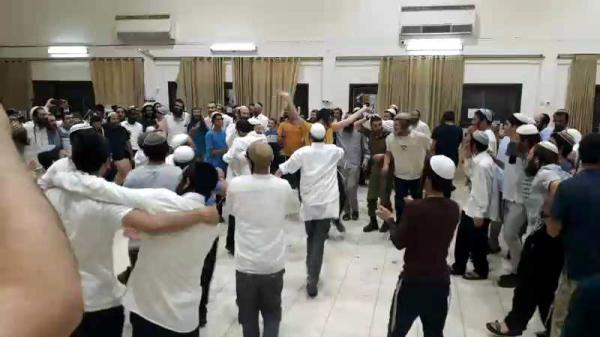 צפו: אחרי הזיכוי של הרב טל חגיגות בישיבת תורת החיים