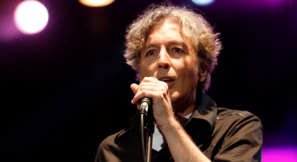 צפו: כך הגיב סחרוף כשהבין שלהקתו נתקעה במחאות