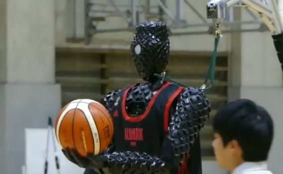 מטורף: צפו בכדורסלן הרובוטי ששיגע את הרשת