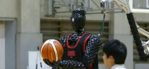 מטורף: צפו בכדורסלן הרובוטי ששיגע את הרשת