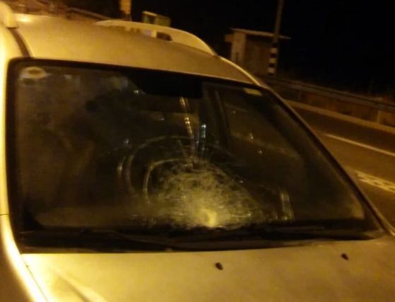 אם לחמישה כמעט נרצחה בפיגוע אבנים בשומרון