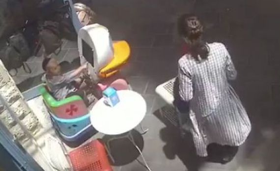 יואו: רגע אחרי שקמה- אבן נחתה על המקום בו ישבה. צפו