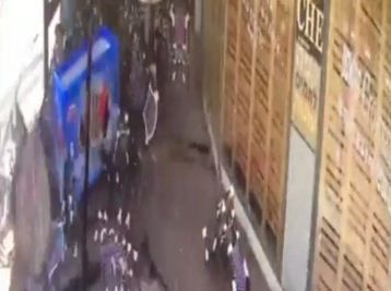 הרס רב ופצועים • צפו: המונית דהרה לתוך מסעדה