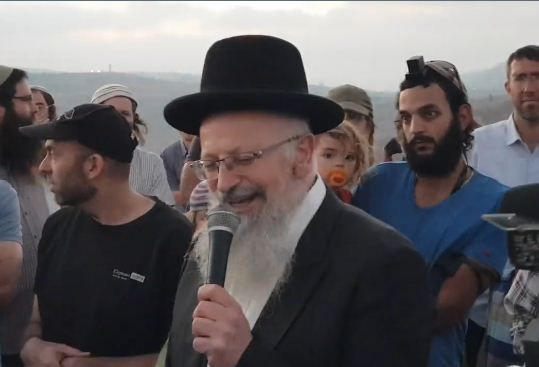 הרב שמואל אליהו: "הארץ מקיאה את הערבים"