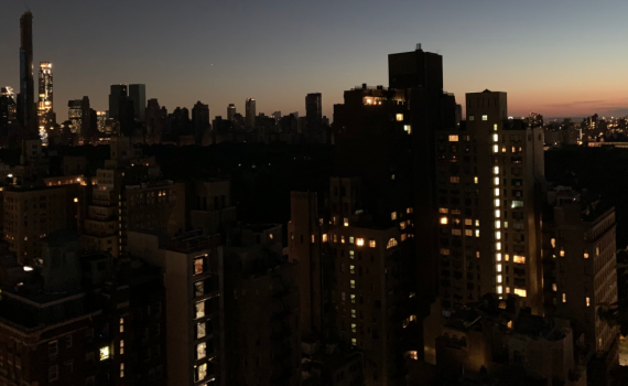 עיר בחשכה: הפסקת חשמל נרחבת בניו יורק