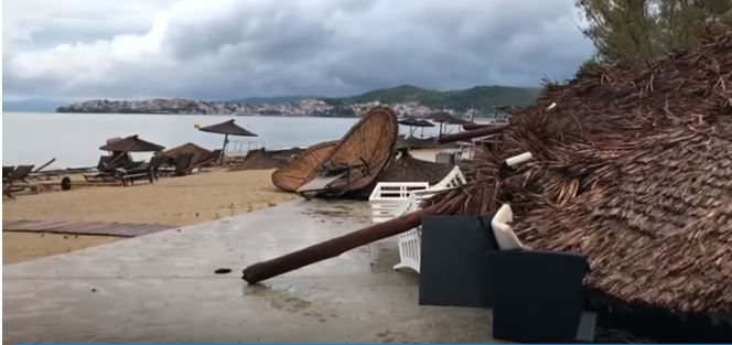 סופה קיצונית ביוון: שישה תיירים נהרגו, מאות נפצעו