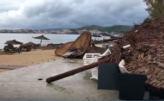 סופה קיצונית ביוון: שישה תיירים נהרגו, מאות נפצעו