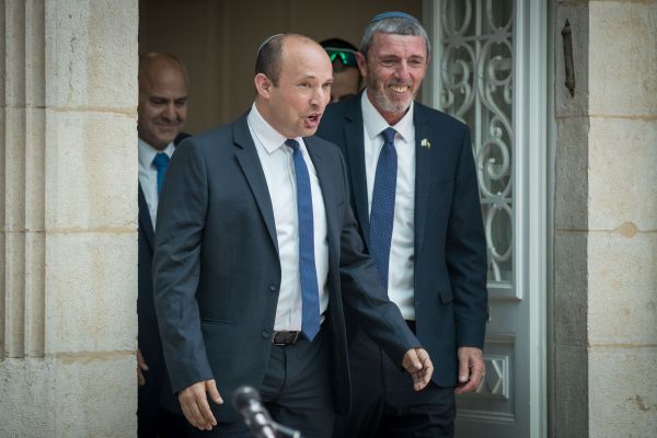 האיחוד מתעכב: נדחתה הפגישה של הרב פרץ ובנט