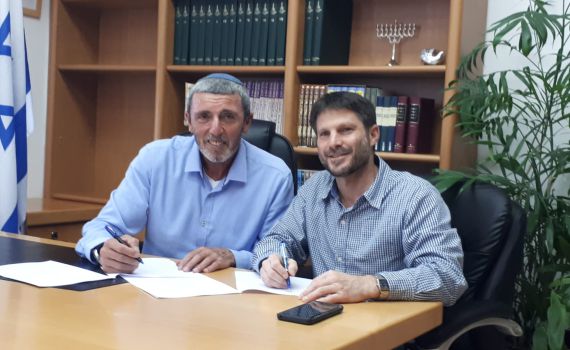 חיבור ראשון בימין: הרב פרץ וסמוטריץ' חתמו על הסכם