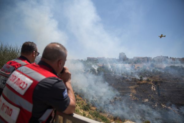 נציב הכבאות: איסור על הדקת מדורות והבערת אש