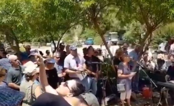 מרגש • הלוויה נערכה על רקע הפיוט של המנוח. צפו